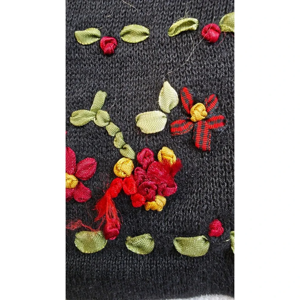 Woolrich Zip Up Sweater Womens M Black Floral Embroidered Excellent